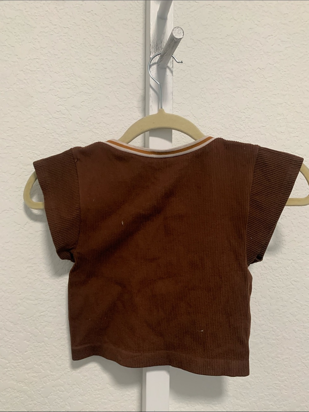 Urban Outfitters Go For Gold Brown Short Sleeve Ribbed Crop Top - Picture 5 of 8